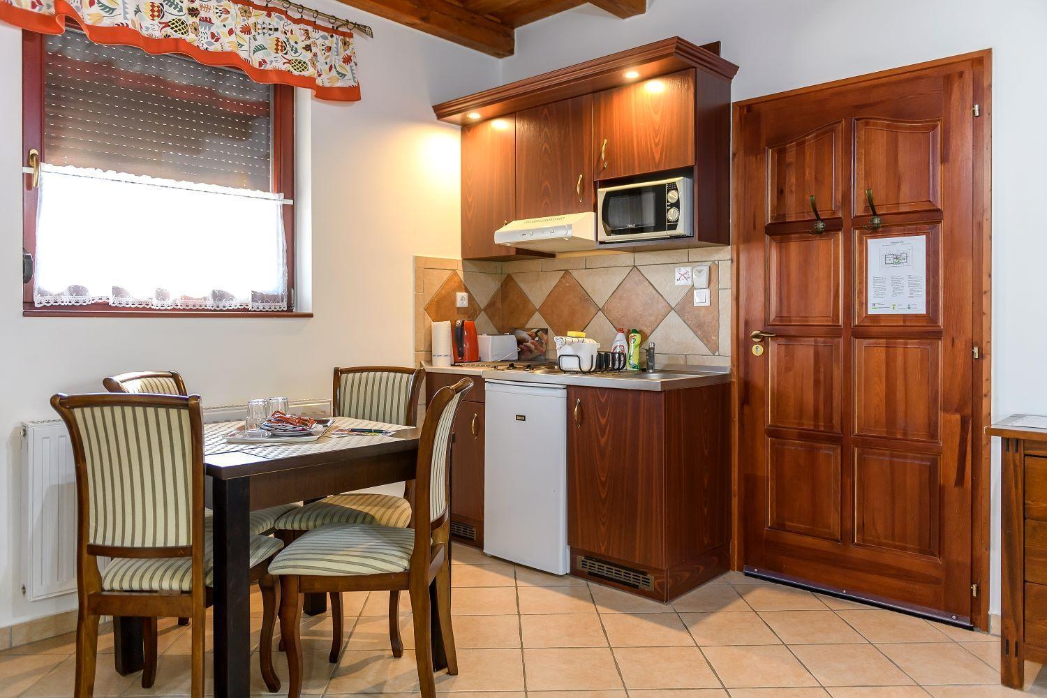 Cherry Apartmanhaz ชาร์วาร์ ภายนอก รูปภาพ