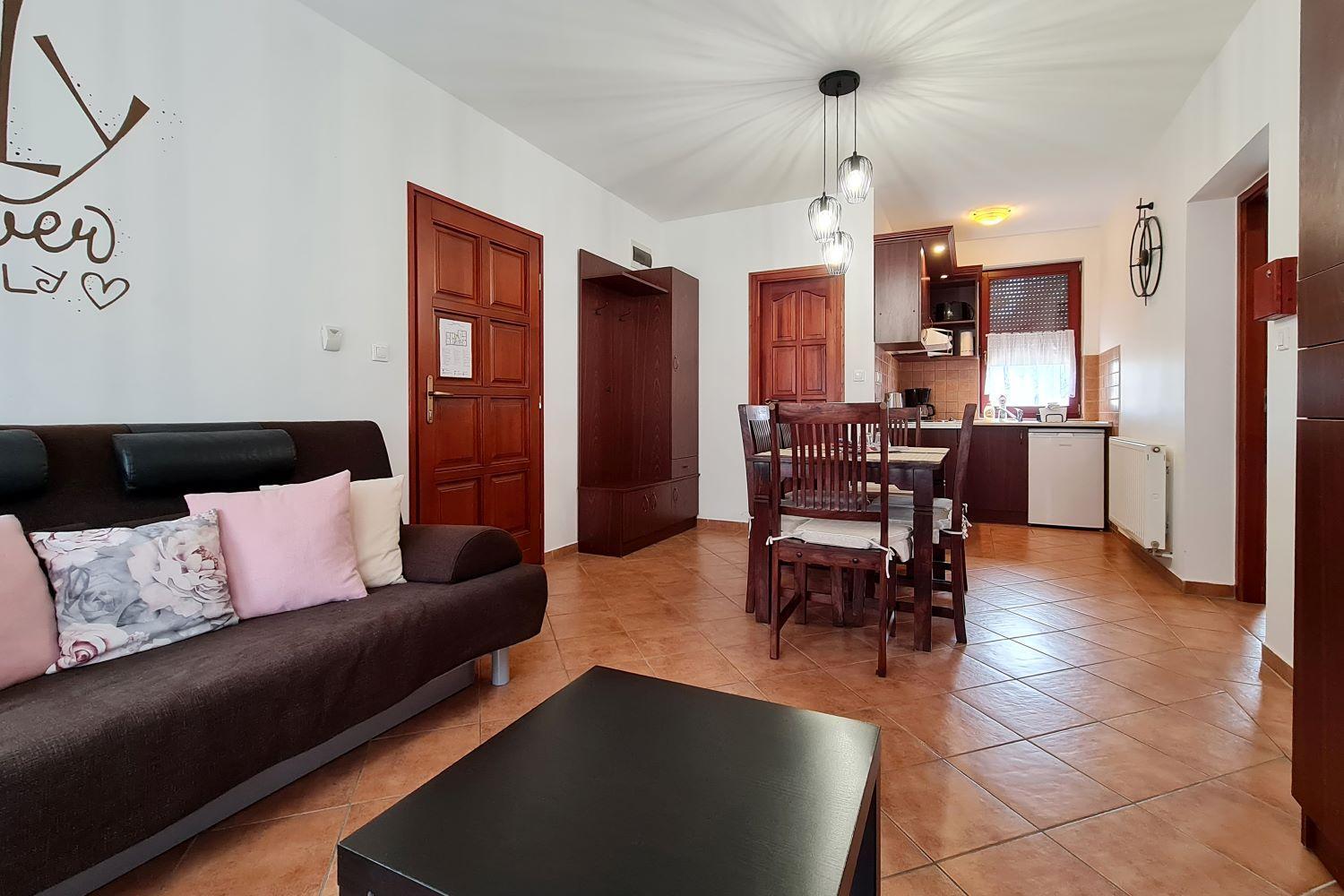 Cherry Apartmanhaz ชาร์วาร์ ภายนอก รูปภาพ