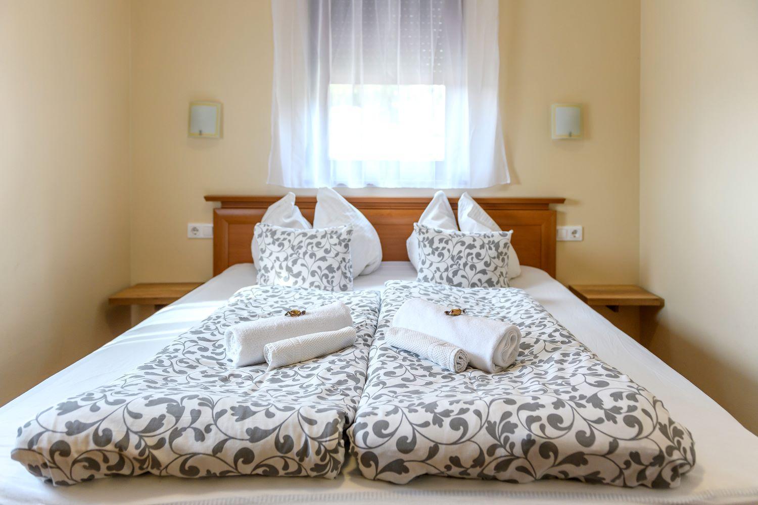 Cherry Apartmanhaz ชาร์วาร์ ภายนอก รูปภาพ