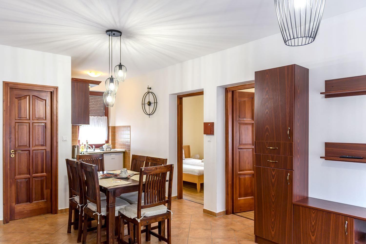 Cherry Apartmanhaz ชาร์วาร์ ภายนอก รูปภาพ
